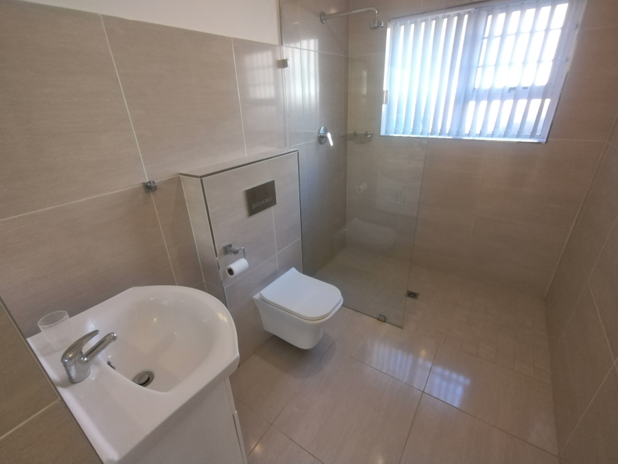 5 Bedroom Property for Sale in Wavecrest Eastern Cape